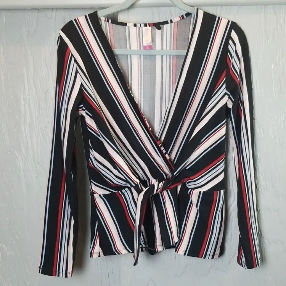🖤 5/$20 🖤 No Boundaries striped top NWT